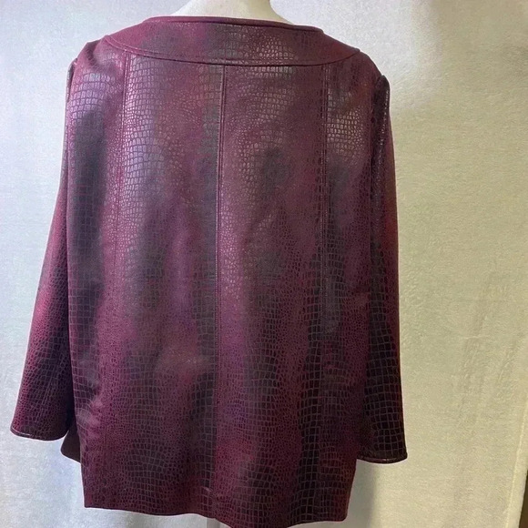 Susan Graver Style Zipper Jacket Women's Maroon Faux Alligator Print 1X - Picture 5 of 6